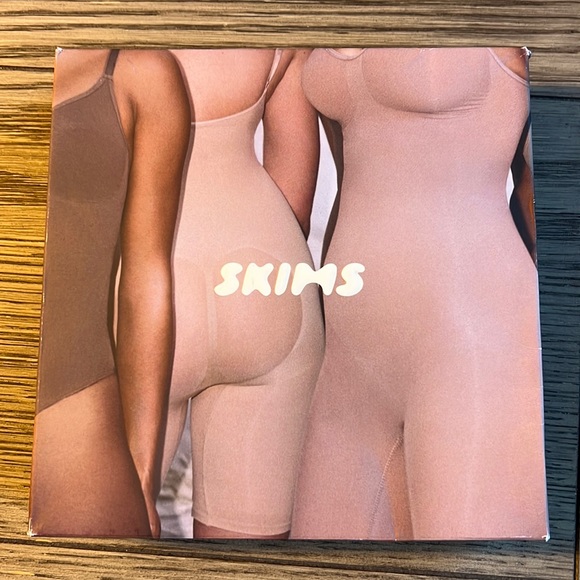 SKIMS Sculpting Seamless Mid Thigh Bodysuit Onyx Black NEW in BOX 2X/3X - Picture 4 of 5